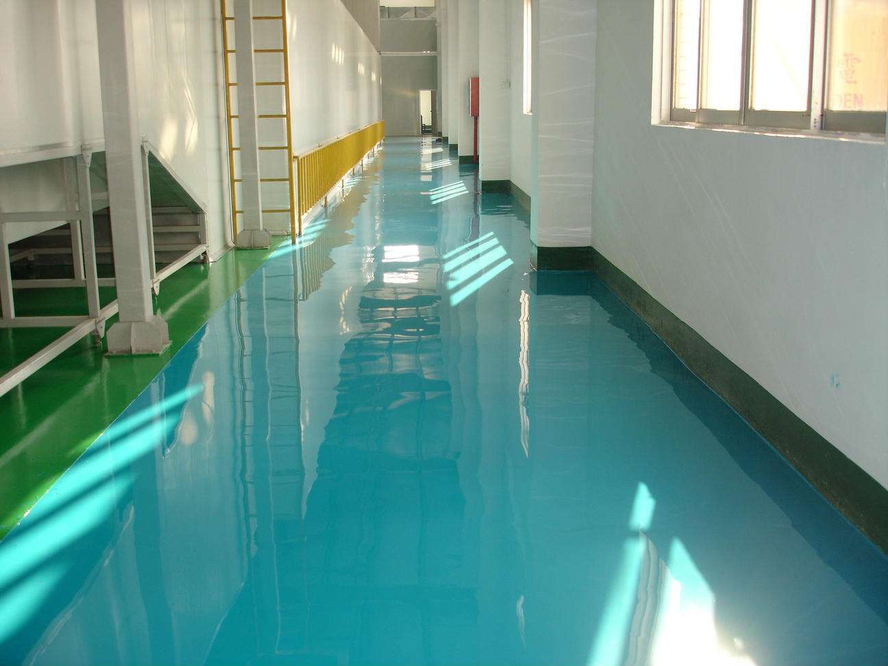 選購水性環氧地坪漆時，不能單單只看其價格