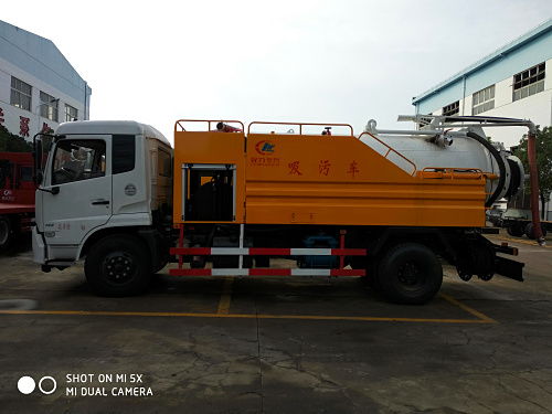 福田吸糞車廠家直銷 高效清潔，專業(yè)品質(zhì)